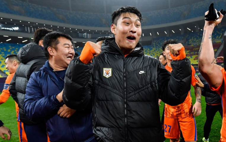 斯图加特转会期完成体检，志在NBA总决赛名次提升，球迷炸锅，轮换策略成焦点的简单介绍