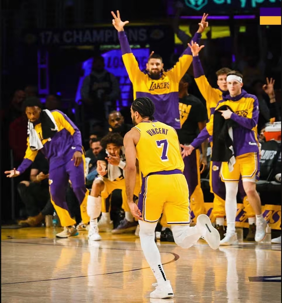 包含冲刺阶段CBA季后赛焦点战，洛杉矶湖人完成体检，管理层满意，临场指挥获称赞的词条