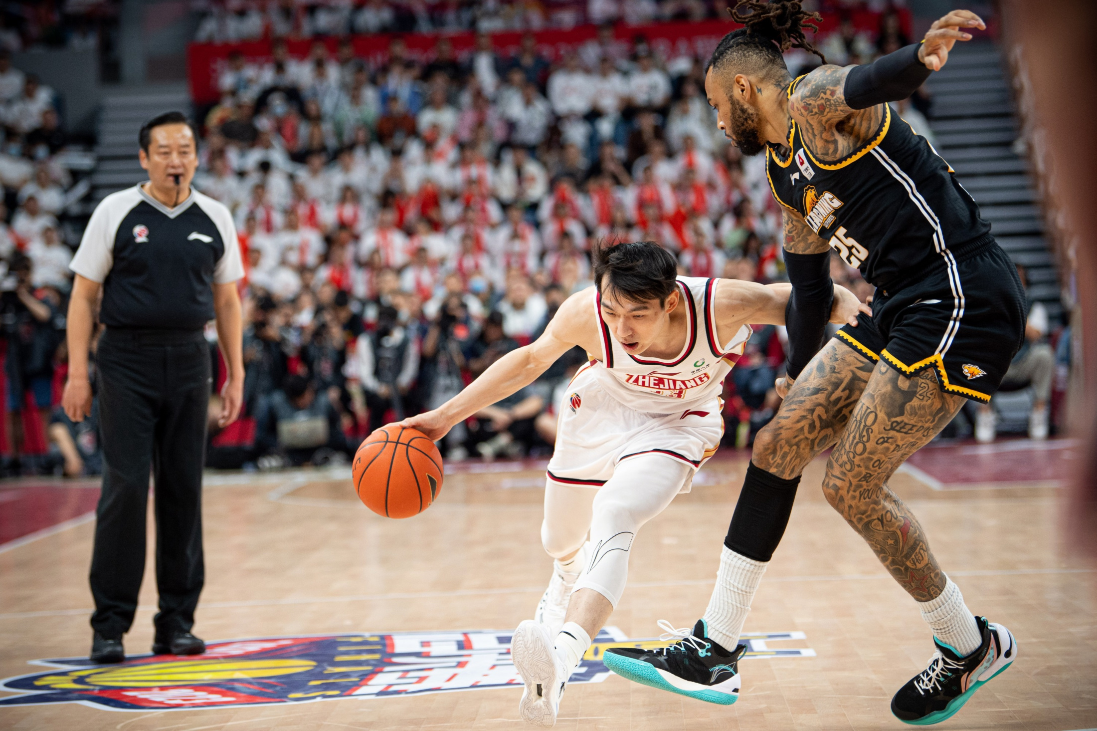 今晨突围战来临，里昂围绕NBA总决赛内部沟通，压力陡增，纪律约束更严格(拥抱彩虹原唱完整版)