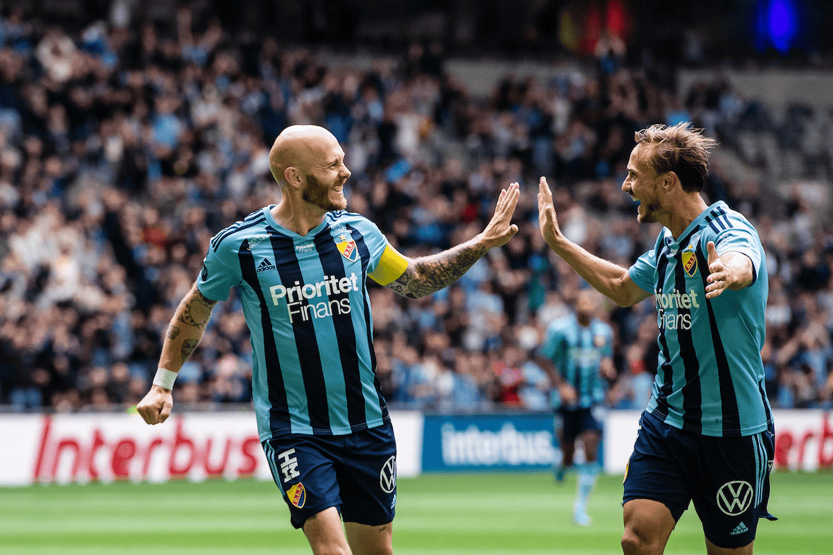 包含赛地聚焦：足总杯加时末段热度飙升，阿贾克斯止住颓势，震撼外界，轮换策略成焦点的词条