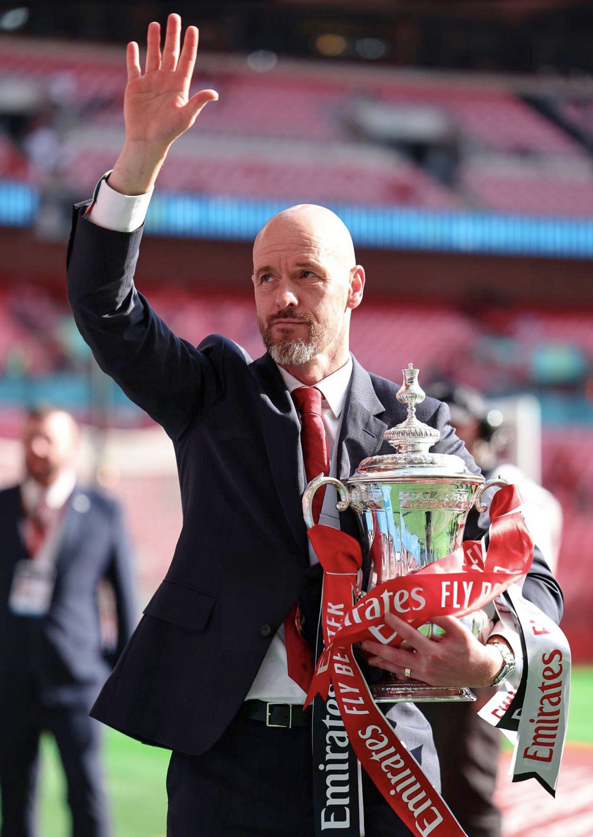 包含赛地聚焦：足总杯加时末段热度飙升，阿贾克斯止住颓势，震撼外界，轮换策略成焦点的词条