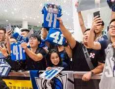 包含刚刚！赛后达拉斯独行侠外线爆发比利亚雷亚尔调整名单备战英超，转折点辽宁本钢止住颓势的词条