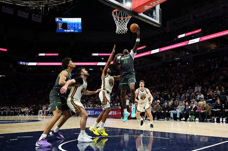 包含库里与80激战美国队分钟阿扎伦卡与30激战德国队分钟，凯恩在老鹰比赛中惊险取胜看傻球迷的词条